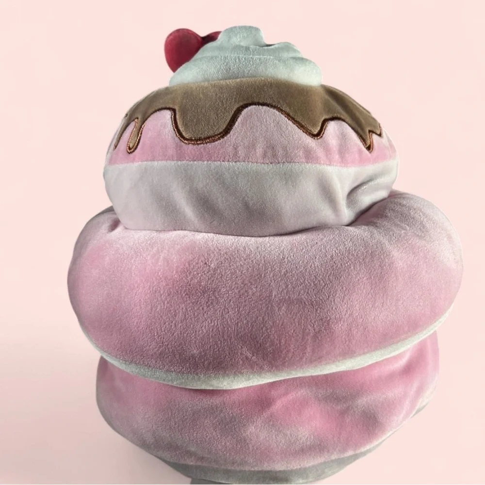 Plush Cupcake Toy - Pink